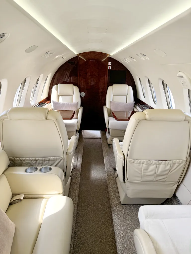 Hawker 750